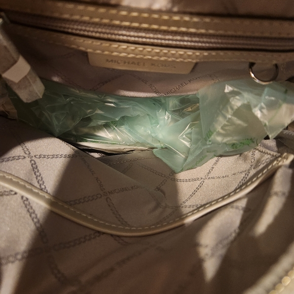 Michael Kors Brooklyn Backpack and JC wallet- Metallic Silver - Picture 5 of 15